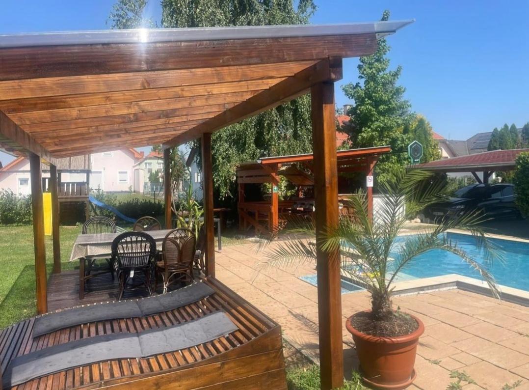 Patricia Panzio Hotel Buk Exterior photo